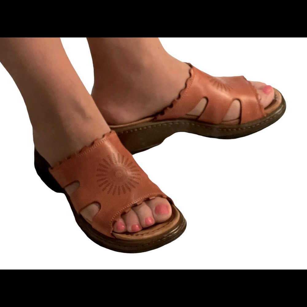 COMFORTABLE slip on sandals (7.5)
